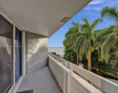 1627 Brickell Ave - Photo Thumbnail 18