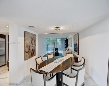 1627 Brickell Ave - Photo Thumbnail 3