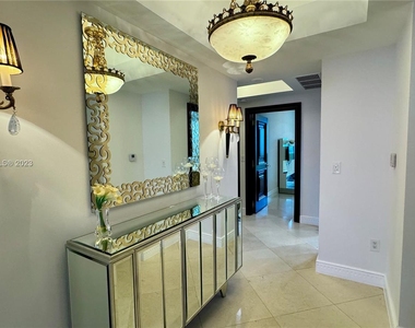 17875 Collins Ave - Photo Thumbnail 21