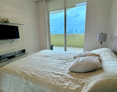 17875 Collins Ave - Photo Thumbnail 24