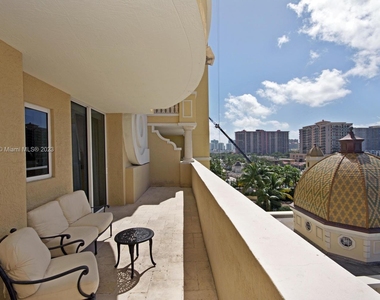 17875 Collins Ave - Photo Thumbnail 9