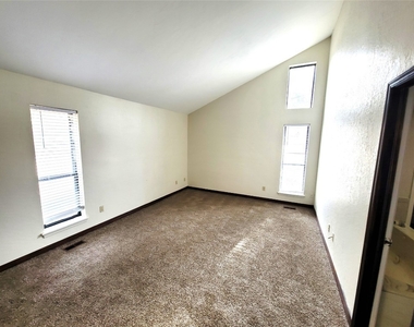 6121 N Lakeway Drive - Photo Thumbnail 13