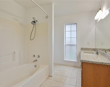 1315 Markham Court - Photo Thumbnail 9