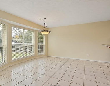 1315 Markham Court - Photo Thumbnail 4