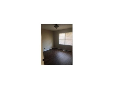 1365 Beecher St Sw - Photo Thumbnail 3