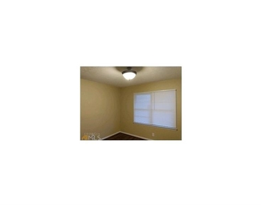 1365 Beecher St Sw - Photo Thumbnail 5