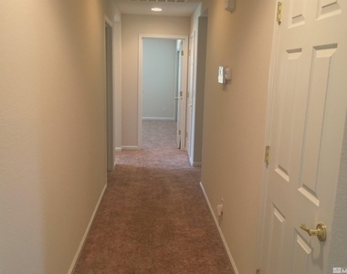 1259 Bellatrix Way - Photo Thumbnail 4