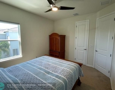 4706 Greenway Dr - Photo Thumbnail 12