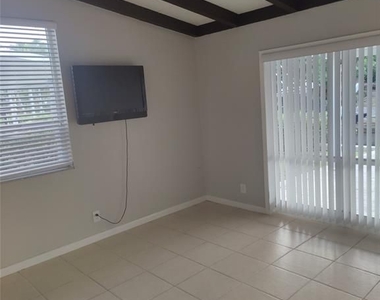 2413 Key Largo Ln - Photo Thumbnail 12