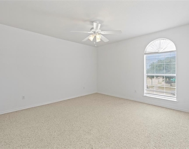 4504 Skipador Drive - Photo Thumbnail 2