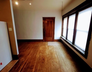 233 E Pitt Street - Photo Thumbnail 5