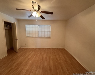 8401 N New Braunfels - Photo Thumbnail 4