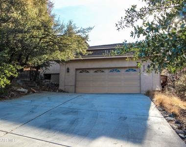 1405 E Valley View Road - Photo Thumbnail 0