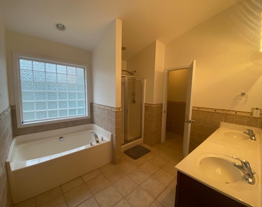 2916 Chatelaine Place - Photo Thumbnail 15