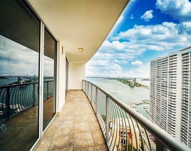 1750 N Bayshore Dr - Photo Thumbnail 0