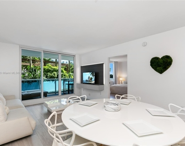 2301 Collins Ave - Photo Thumbnail 2