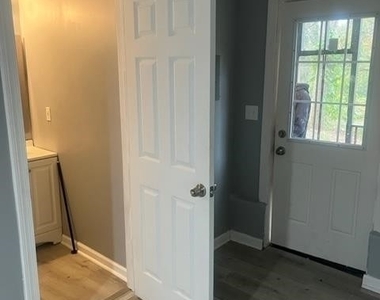 2308 Lakewood Avenue Sw - Photo Thumbnail 5