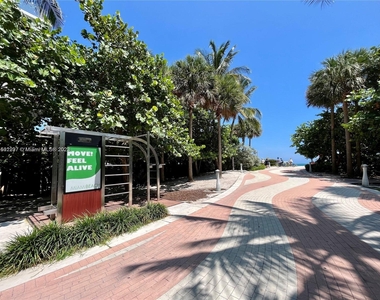 2899 Collins Ave - Photo Thumbnail 8