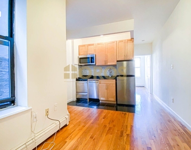 200 East 7th Street - Photo Thumbnail 4