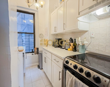 700 East 9th Street - Photo Thumbnail 4