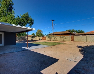 4002 E Devonshire Avenue - Photo Thumbnail 32