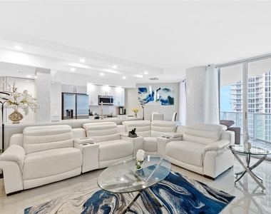 16485 Collins Ave - Photo Thumbnail 9