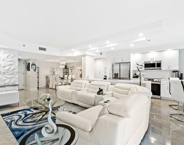 16485 Collins Ave - Photo Thumbnail 10