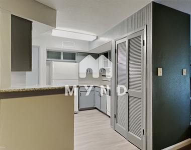 10811 Richmond Ave Apt 109 - Photo Thumbnail 1