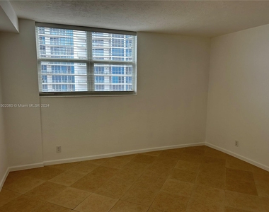 3001 S Ocean Dr - Photo Thumbnail 12