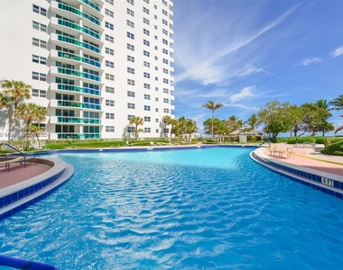 3001 S Ocean Dr - Photo Thumbnail 15