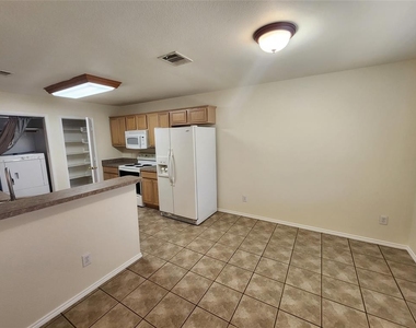 320 Celia Circle - Photo Thumbnail 14