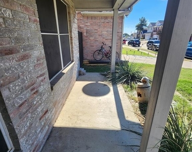 320 Celia Circle - Photo Thumbnail 2