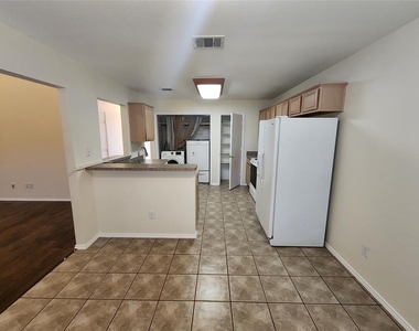 320 Celia Circle - Photo Thumbnail 15