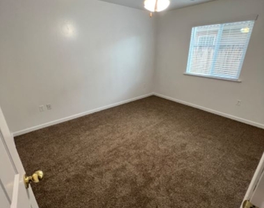 318 Sunset Ln - Photo Thumbnail 9