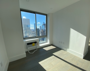 271 W 47th St - Photo Thumbnail 10