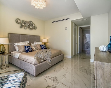 15701 Collins Ave - Photo Thumbnail 18