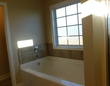 2850 Foxcroft Circle - Photo Thumbnail 32