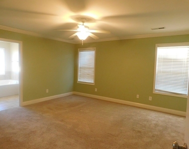 2850 Foxcroft Circle - Photo Thumbnail 23