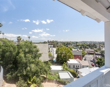 940 Micheltorena Street - Photo Thumbnail 2