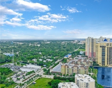 3000 Oasis Grand Boulevard - Photo Thumbnail 11