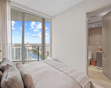 15701 Collins Ave - Photo Thumbnail 31