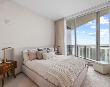 15701 Collins Ave - Photo Thumbnail 30