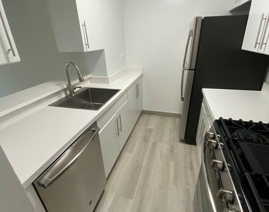 East 71st Street - Photo Thumbnail 6
