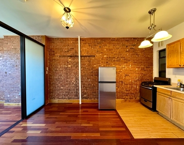 2252 1st Avenue - Photo Thumbnail 4