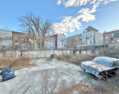74 Cornelia Street - Photo Thumbnail 2