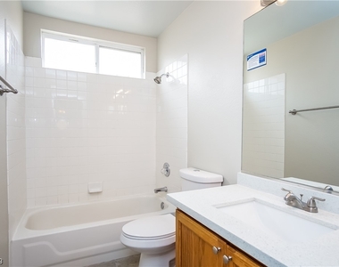 4931 Dunvegan Court - Photo Thumbnail 13