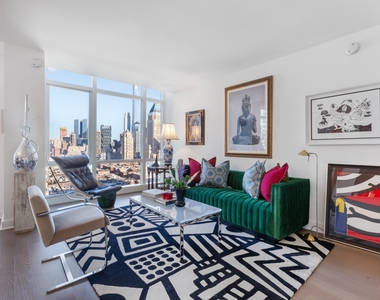 450 West 42nd Street - Photo Thumbnail 1