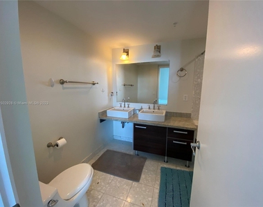 185 Sw 7 St - Photo Thumbnail 7