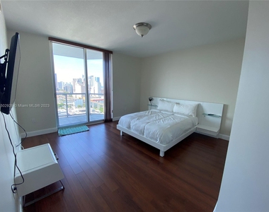 185 Sw 7 St - Photo Thumbnail 9