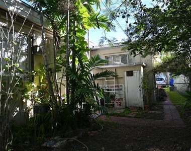 2560 Sw 22nd Ave - Photo Thumbnail 1